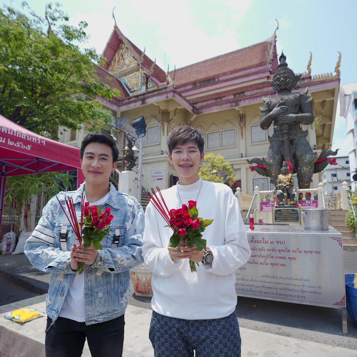 preawpakth's tweet photo. #เปรี้ยวปากxนุ๊กปาย 
ชวนไปเที่ยวกัน!
พาไปไหว้ #พระท้าวเวสสุวรรณ🙏
พร้อมกินของอร่อย เเละมาฟัง
วีรกรรมสุดเเซ่บ 🤭
เสาร์ที่ 8 เม.ย. นี้
เวลา 7.25 น. ช่อง3กด33 
#นุ๊กปาย #เปรี้ยวปาก #Preawpak  
@Nook_Thanadon  @cnp_orio https://t.co/yix8HCTJuQ