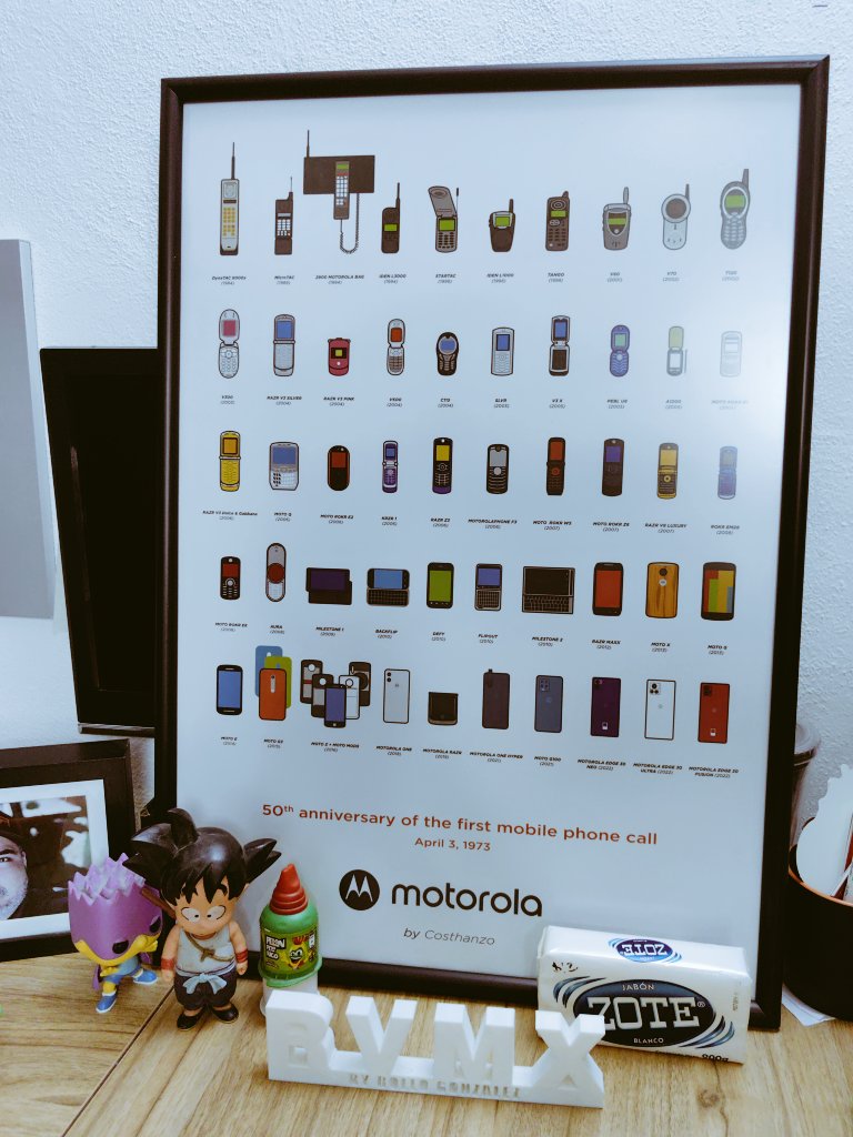 bollogonz's tweet photo. Hace 50 años se realizó la primera llamada desde un teléfono celular woow !!! #rvmx #motorola https://t.co/SqIv8BxZoa