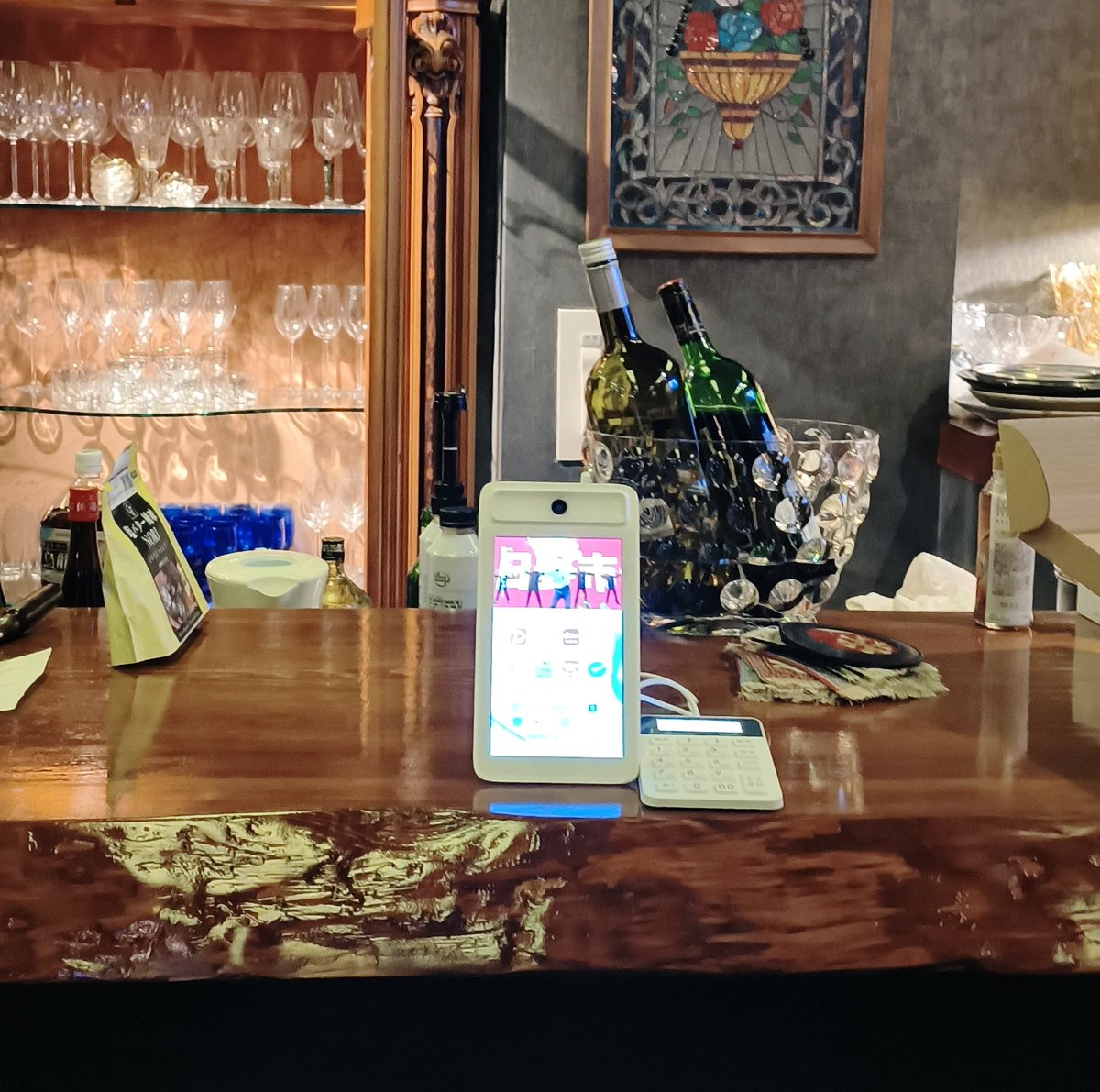 InspiryJ's tweet image. 弊社製品の #コード決済 と #広告発信 を一体化した INS-SCREENは発売開始以来、たくさんのご好評を頂きました！
INS-SCREENは洗練された外観に、操作性が簡単で、#物販、#飲食、#サービス業 等幅広い店舗に応用されます。
詳細は下記リンクにてご参照ください。
inspiry.jp/services/ins-s…

#inspiry