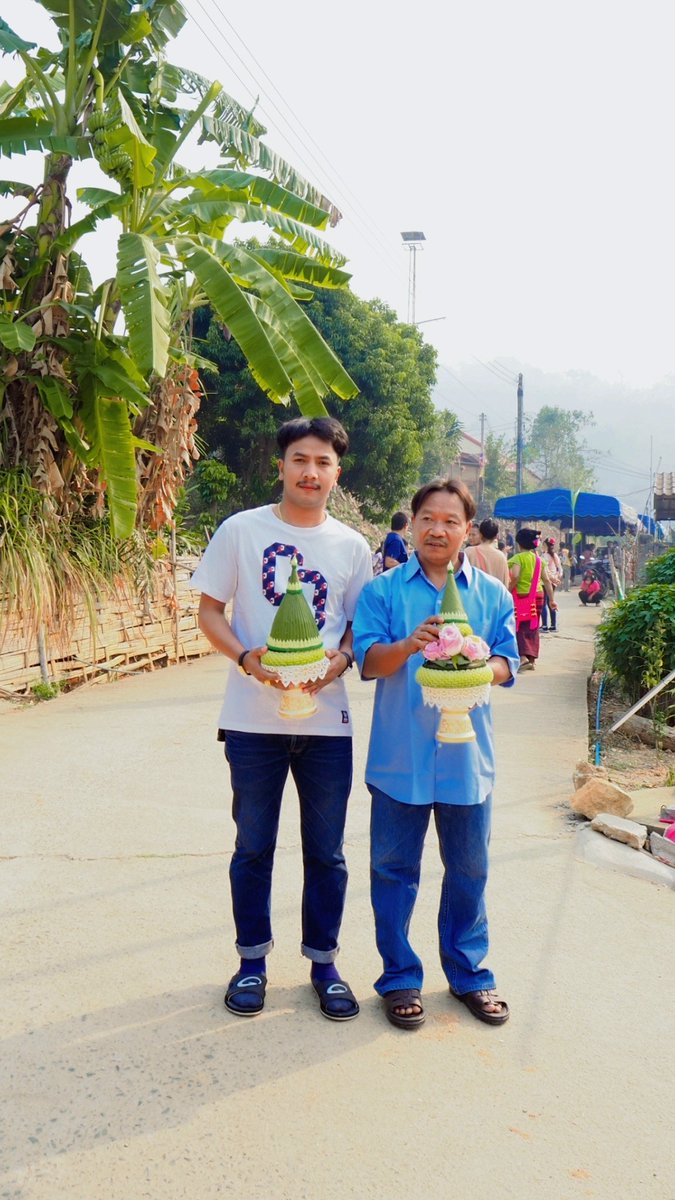 JSWP40's tweet image. ....บางครั้งก็เหนื่อยจนอยากเดินเข้าไปกอดใครเเน่นๆ แล้วพูดว่า ขอเงินหน่อย....😂 #สามพราน #นครปฐม #อ้อมใหญ่ #อ้อมน้อย