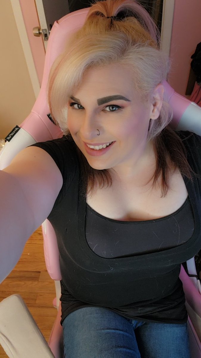 YoGirlKillz's tweet photo. 🚨LIVE NOW🚨
Been a while since we been a trashy survivor!
More trash than anyone! 🗑 Come hang out and have some fun! #DeadbyDaylgiht #TrashAF #fortnite #pirate #TransWomanAreWoman #transgender #LGBT #LGBTQIA https://t.co/oFKWquAqU7 https://t.co/qnXZf7gY6U