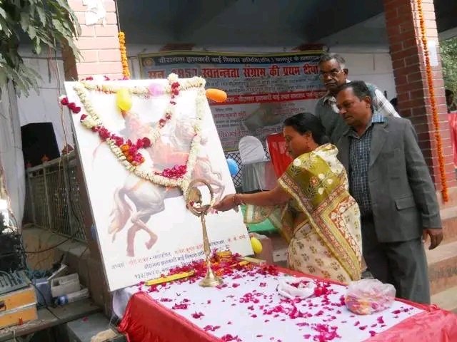UshaKori_INC's tweet photo. जाकर रण में ललकारी थी,
वो झाँसी की झलकारी थी। 

वीरता की मिशाल, अदम्य साहस, अनुपम रणकौशल की महान योद्धा #दुर्गादल_की_सेनापति
महारानी लक्ष्मीबाई की अनन्य सहयोगी महान वीरांगना झलकारी बाई जी के 164वें बलिदान दिवस पर व‍िनम्र श्रद्धांज‍ल‍ि।🌹🙏💐
@UshaKori_INC
With @KhabriINC जी https://t.co/GlxpiTyEd4