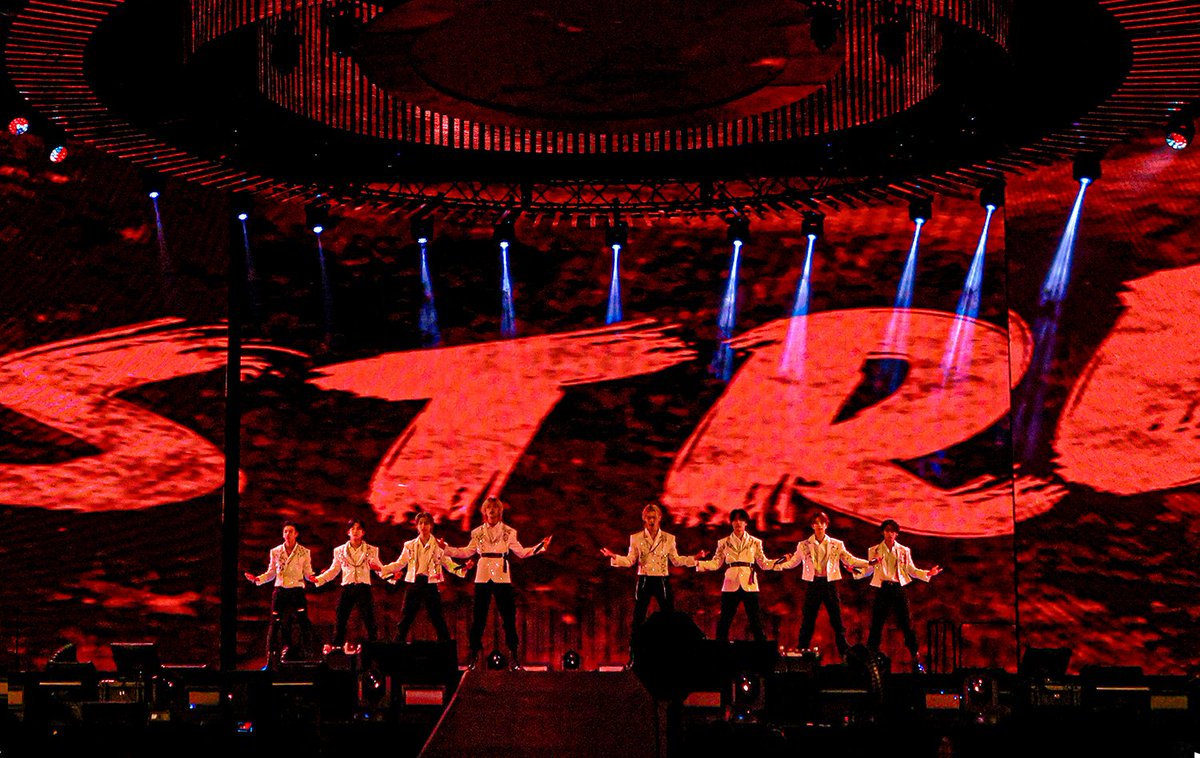 Kpop_Herald's tweet photo. Thousands of fans gathered at BMO Stadium for @Stray_Kids 2nd world tour "MANIAC" on Mar. 31 and Apr. 2! Some of them were dressed up as animals that symbolize Stray Kids members! They are the 2nd K-pop boy group to perform at a U.S. stadium! #StrayKids_2ndWorldTour_MANIAC_ENCORE https://t.co/Ldch8sV72n