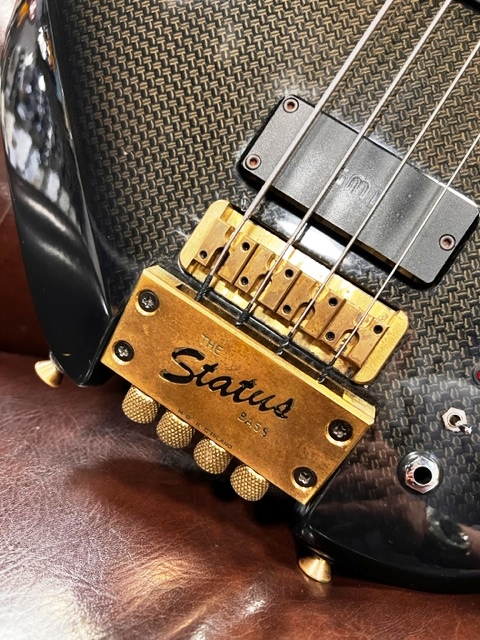 1484shibuya's tweet image. 英国ステイタス社 1986年製 S2000 と 2017年製 S2 CLASSIC がオドロキのコンディションで入ってきましたぉ。
ブリッジとチューナー部、どっちもカッコいいです😎
#statusgraphite #headlessbass
ishibashi.co.jp/ec/search/?PRI…