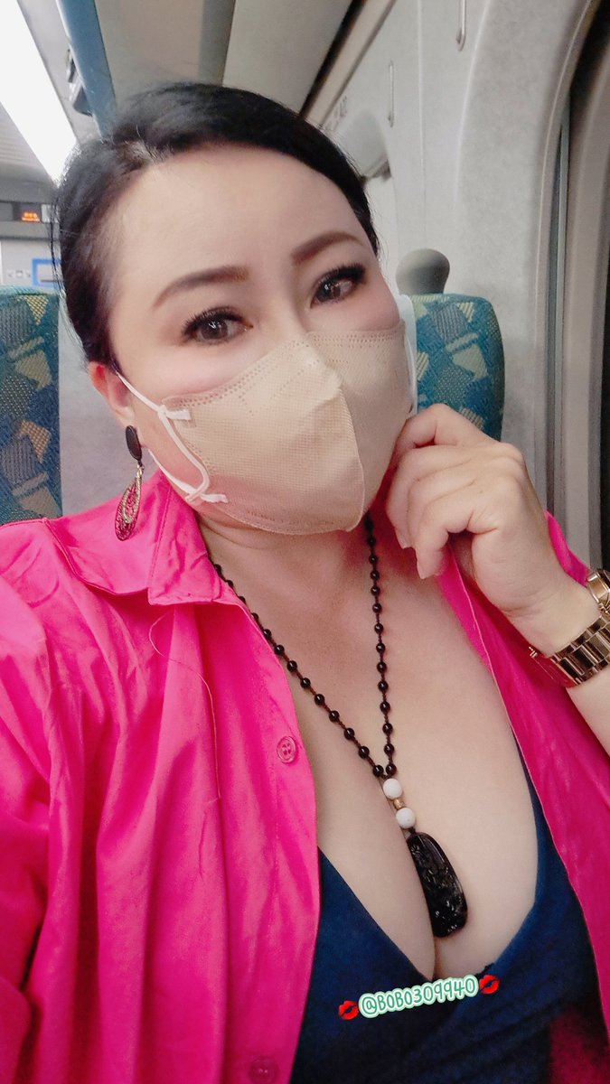 午安～北漂行程結束回家囉～+#穿這樣子搭車會不會被行注目禮呢？！😛😛😛
（#愛心留言+#分享轉推+#跟隨喔～💋💋💋
#大奶
#原味
#離婚熟女
#地方媽媽 https://t.co/ArEVNd3FnO