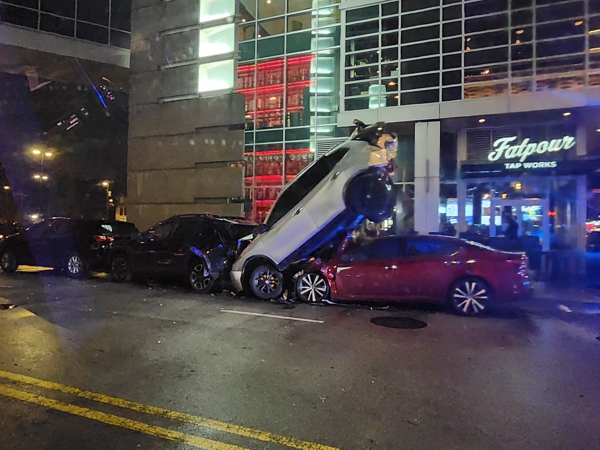 NaderDIssa's tweet photo. Walked out of the election night party and.... this is what's outside https://t.co/WkOfqxzGsL