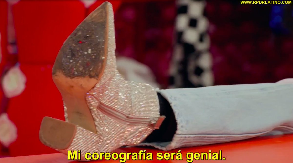 TraceyTalksShow's tweet photo. Porqué enfocaron la suela de ese zapato?!
#DragRace #TeamLuxx ´s shoe @luxxnoirlondon https://t.co/ggzvCzkKf1