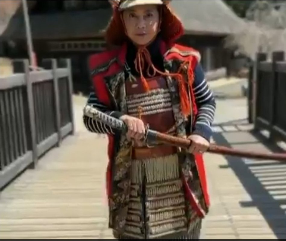 PackandCarryAll's tweet photo. Si Lenlen nag Samurai custom na hindi pa rin na imbitahan sa palasyo ng Emperador ng Japan.... π
#Talunan https://t.co/Yk1yNUdnU7