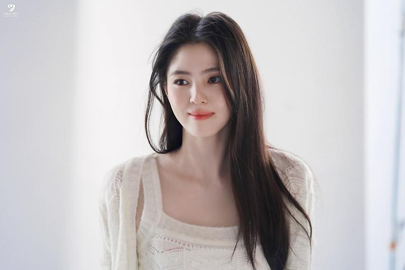 hansoheeglobal's tweet photo. Han Sohee (#HanSohee #한소희) for  behind the scenes of <Chum Churum> commercial shooting. 

© 9Ato_ent https://t.co/xixwBgLW5z