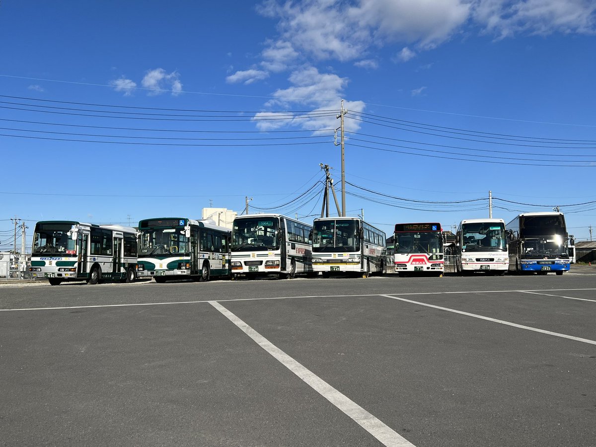 charliejpn81's tweet photo. #Remember2005
#三重交通 桑名営業所🚌
#岐阜バス
#名鉄バス
#JR東海バス
の並び🤗 https://t.co/oAOiootjDw