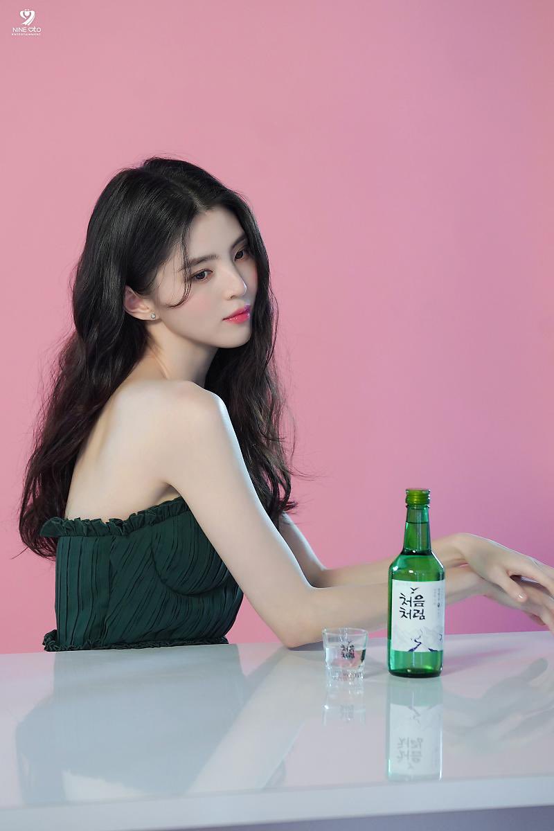 hansoheeglobal's tweet photo. Han Sohee (#HanSohee #한소희) for  behind the scenes of <Chum Churum> commercial shooting. 

© 9Ato_ent https://t.co/fH3hiGf7az