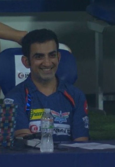 UriUdiJaye's tweet image. You see samose           You see guests