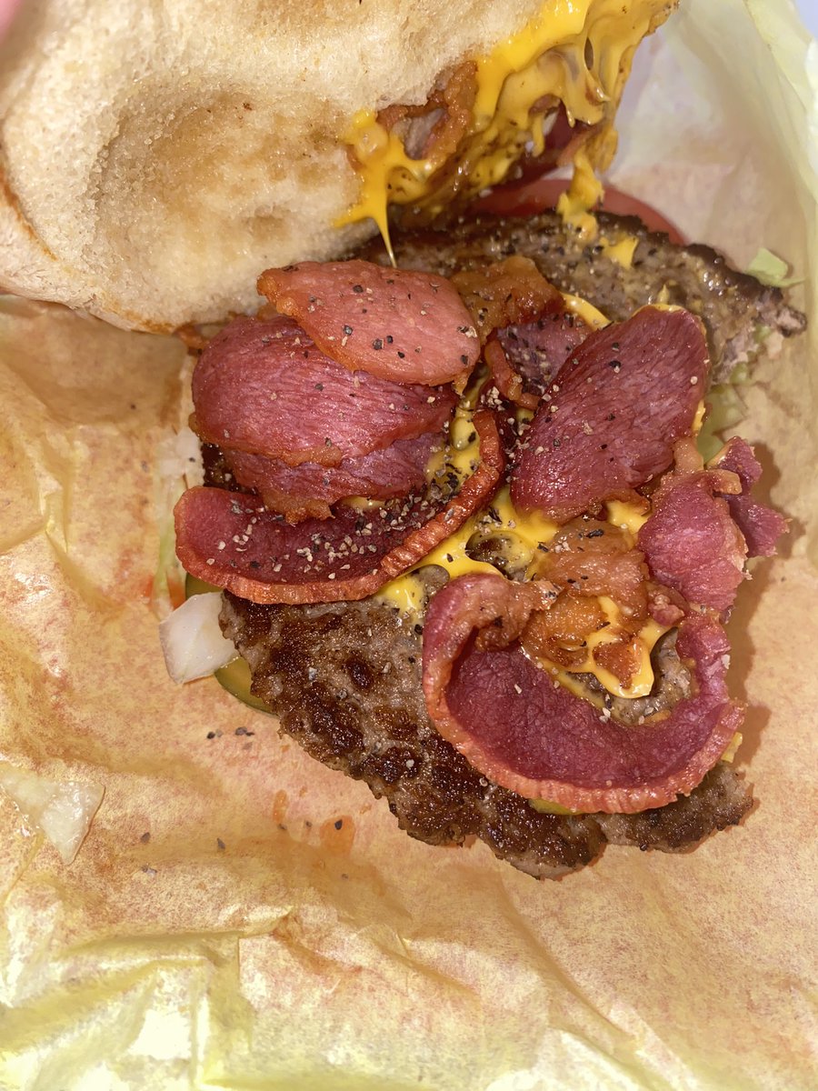 WeslacoShoping's tweet image. Dinner after a movie … #foid #foodie #foodblogger #rgvfood #rgvfoodie #burger #hamburger #cheeseburger #fries #texas