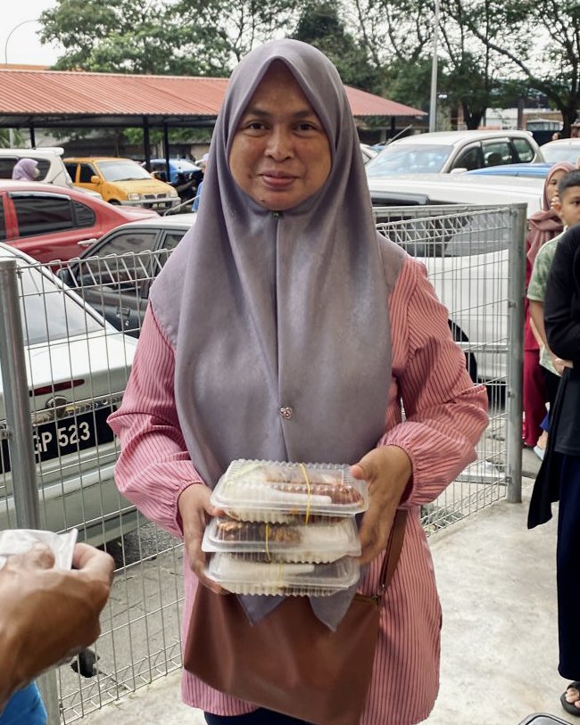 Happy Bank tweet media