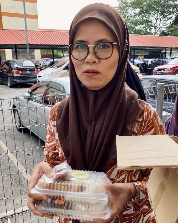 Happy Bank tweet media