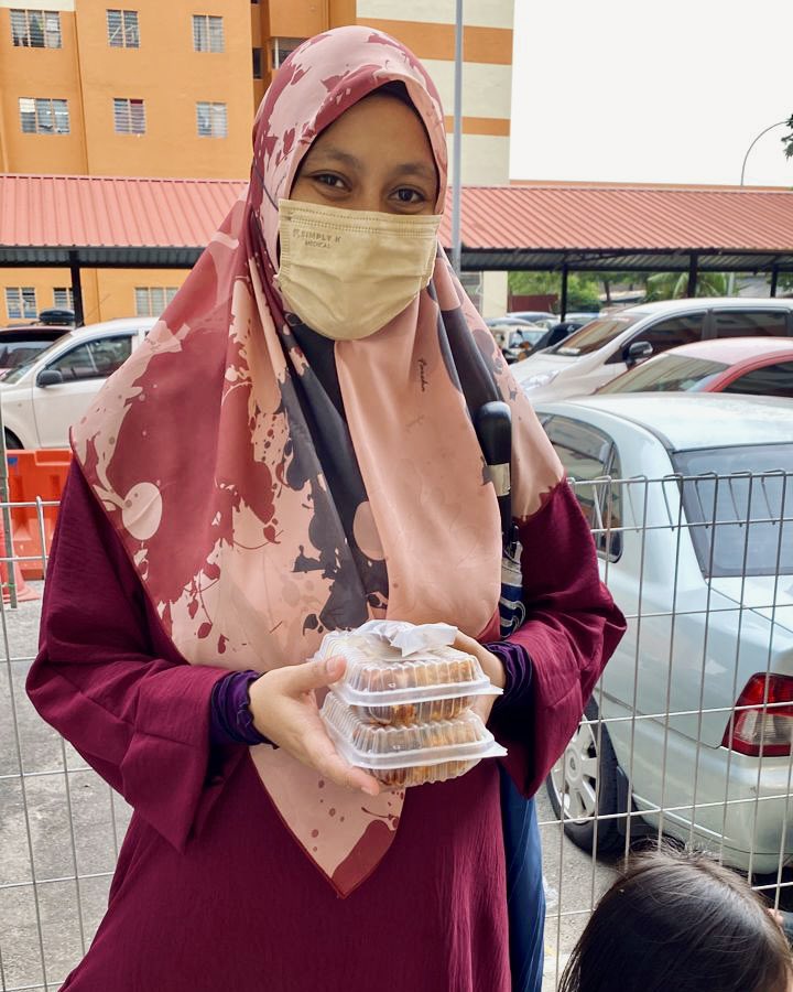 Happy Bank tweet media