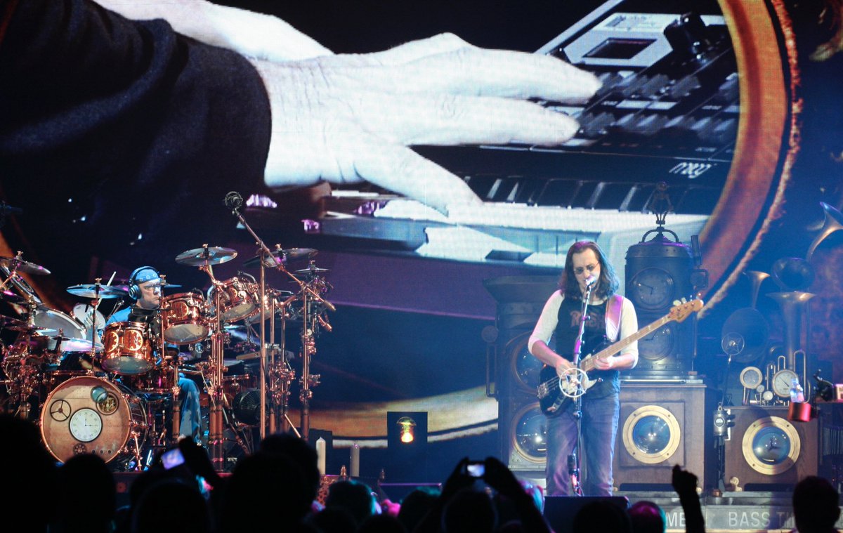 theblackstrat's tweet photo. @rushtheband Geddy Lee and the the late great Neil Peart at the @RW__Arena #Birmingham Sunday, 22 May 2011 at 21:08 one of my many photos and memories of the show 🇨🇦 #canadasfinest @GeddysSoulPatch @RushFamTourneys #RushFamily #rushfanatics https://t.co/a8c2KMvyZY