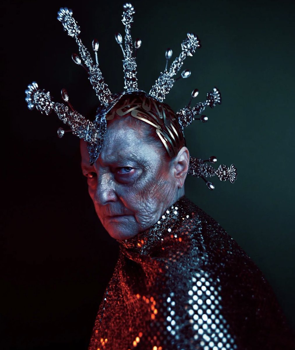 WomensArtForAll's tweet photo. Agnieszka #Osipa is a costume designer. Here the mother of the photographer is the muse, referred to as “badass mom”. .@Marcin_Nagraba photographs several of Agnieszka’s costumes. (.@AgnieszkaOsipa) #WomenArtists https://t.co/yPWKtDzfAu