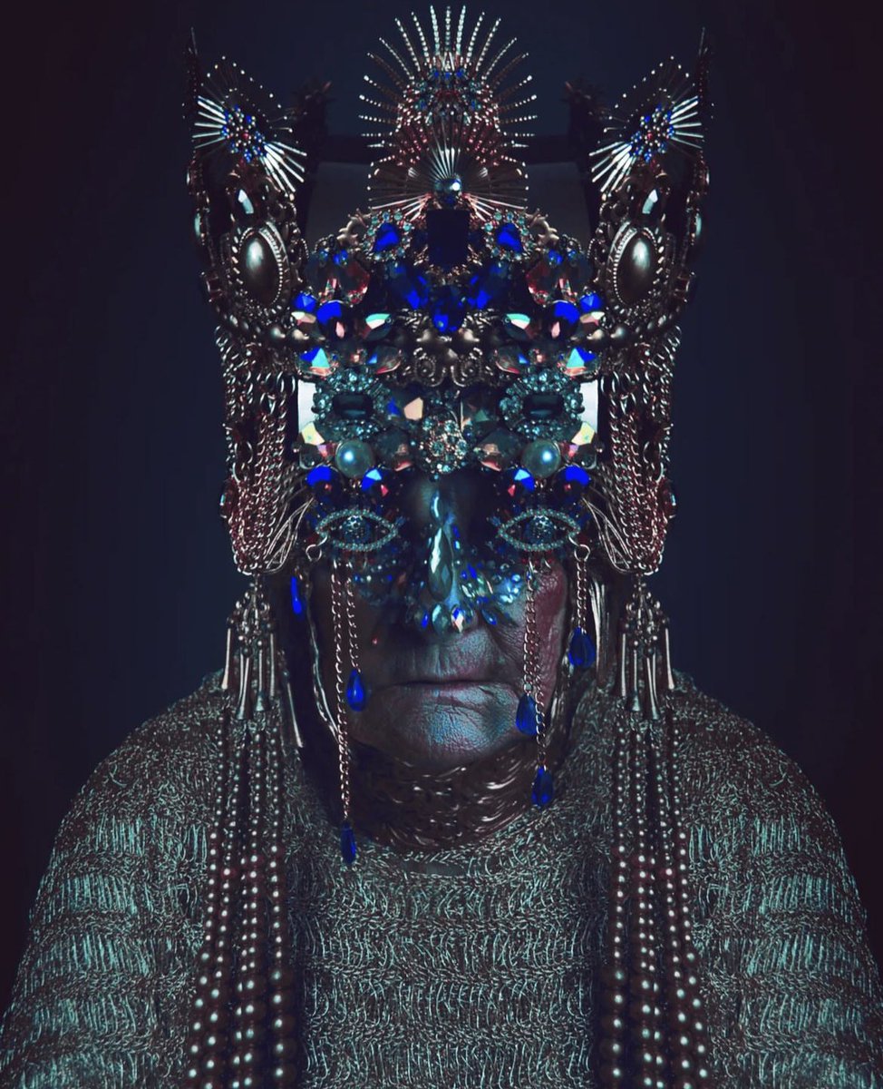 WomensArtForAll's tweet photo. Agnieszka #Osipa is a costume designer. Here the mother of the photographer is the muse, referred to as “badass mom”. .@Marcin_Nagraba photographs several of Agnieszka’s costumes. (.@AgnieszkaOsipa) #WomenArtists https://t.co/yPWKtDzfAu