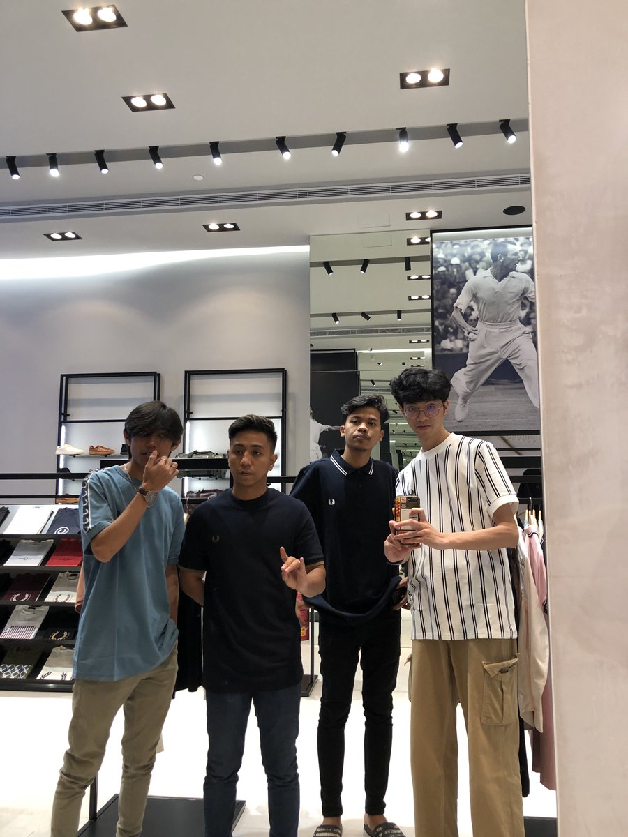 leploko's tweet photo. thank you Fred Perry for the sponsor!

LOKO akan ber-chaos dengan Keluarga Gila semua di City Roars Festival 2023 pada 29.4 nanti!

JUMPA SANA

@loko_band @CityRoarsFestMY 

#FredPerryMy #CityROARSFest #rayaaidilfitri2023 https://t.co/05ZC26vcI1