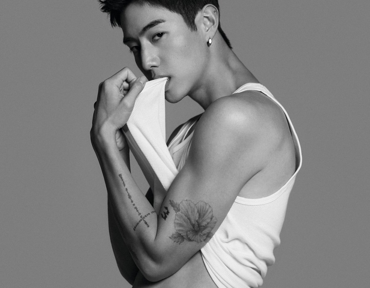 KFandomnet's tweet image. GOT7 Mark Tuan Calvin Klein fotoğraflarında büyülüyor

 k-fandom.net/got7-mark-tuan… 

#GOT7 #MarkTuan #MarkTuan_CalvinKlein @got7turkey