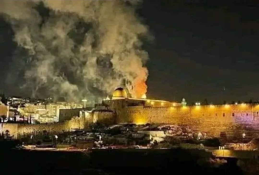 Sakın Allah'ı zalimlerin yaptıklarından habersiz sanma!

#Kudüs semalarında bir İsa, bir Ömer, bir Selahaddin'i an!