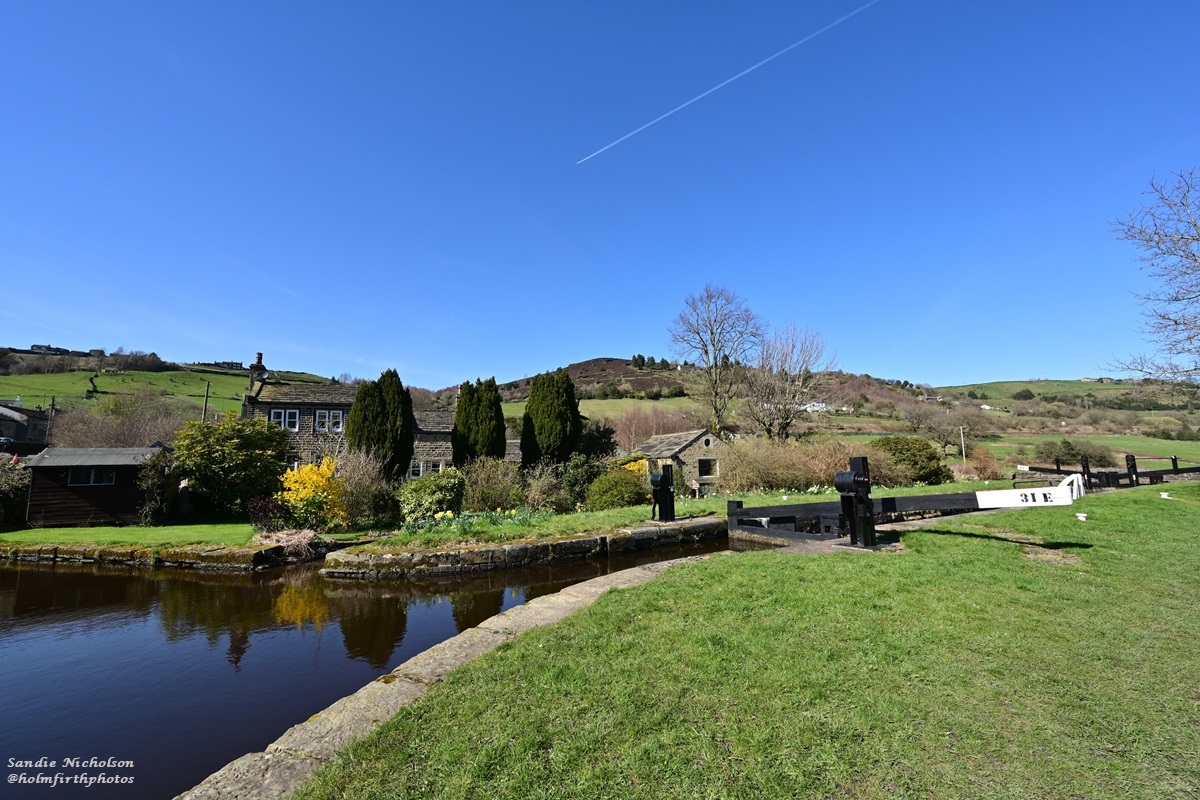 holmfirthphotos's tweet image. Who needs Venice when the Huddersfield Narrow Canal can look as glorious as this?! @CanalRiverTrust @South_Pennines @ThePhotoHour @StormHour #Huddersfield #Slaithwaite #Marsden #ColneValley #Yorkshire #loveukweather