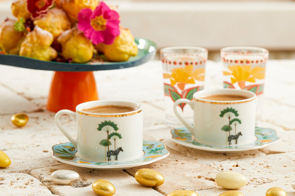 Hediye zamanı!🥰🥳  
- Bizi takip et ve son 3 gönderimizi beğen, 
- Yoruma #englishhome etiketi bırak.  
Çok şık kahve fincan takımı kazan!💚💚  

*Açıklanma tarihi 17 Nisan'dır.