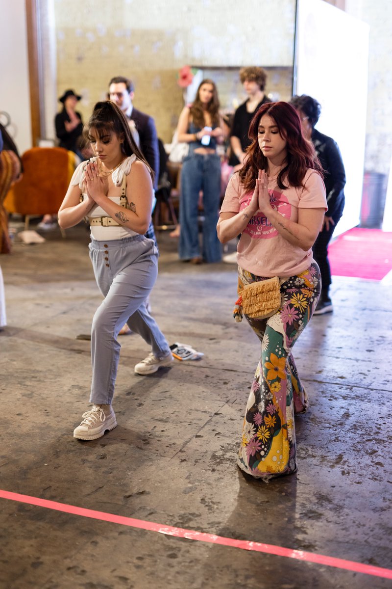 VIPAccessEXCLUSIVE: Breaking The Chains Foundation Celebrated Self-Love With Music, Dancing, Yoga, And More At The How To Love YourSelfie Live Event – Recap Here! alexisjoyvipaccess.com/2023/04/04/bre… (<a href="/4BreakingChains/">Breaking The Chains</a> <a href="/JillianRoseReed/">Jillian Rose Reed</a> <a href="/MahoneyMalloryJ/">MalloryJamesMahoney</a> <a href="/kelsiidaviess/">Kelsi Davies</a>)

📸: Edward Tovmassian