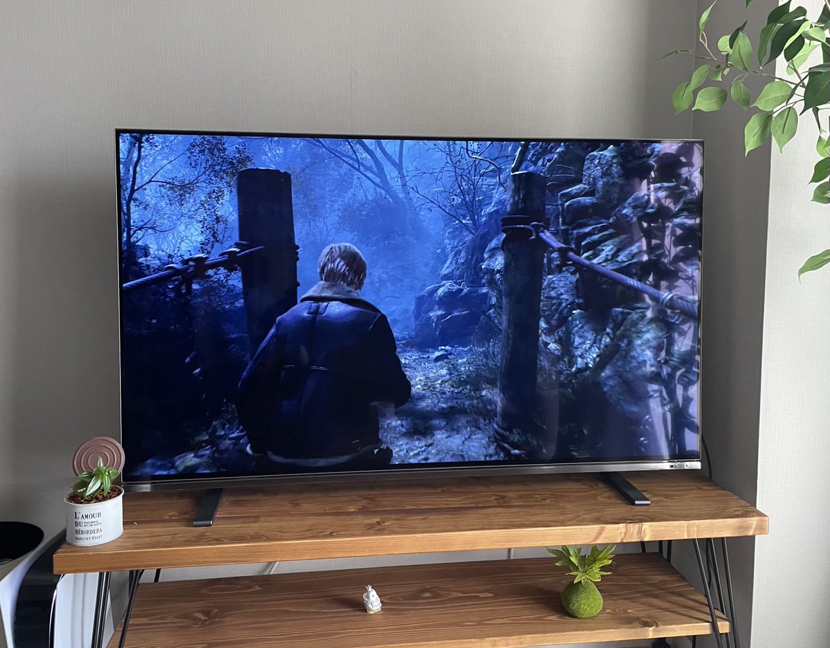 I'm free for the time being, I started RE4.