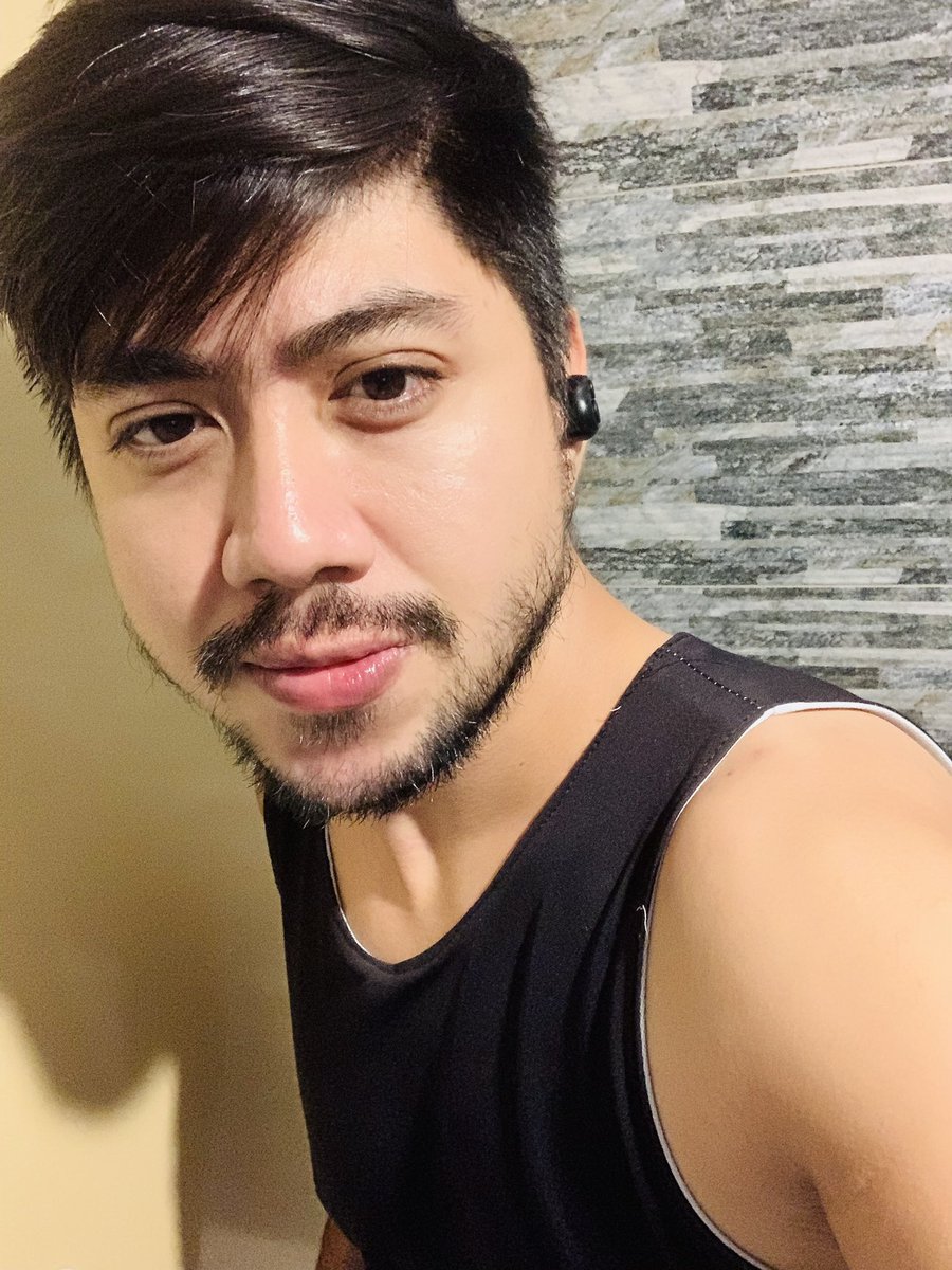 itzmhack's tweet photo. selfie after workout 😄 https://t.co/fwFItzb3v0