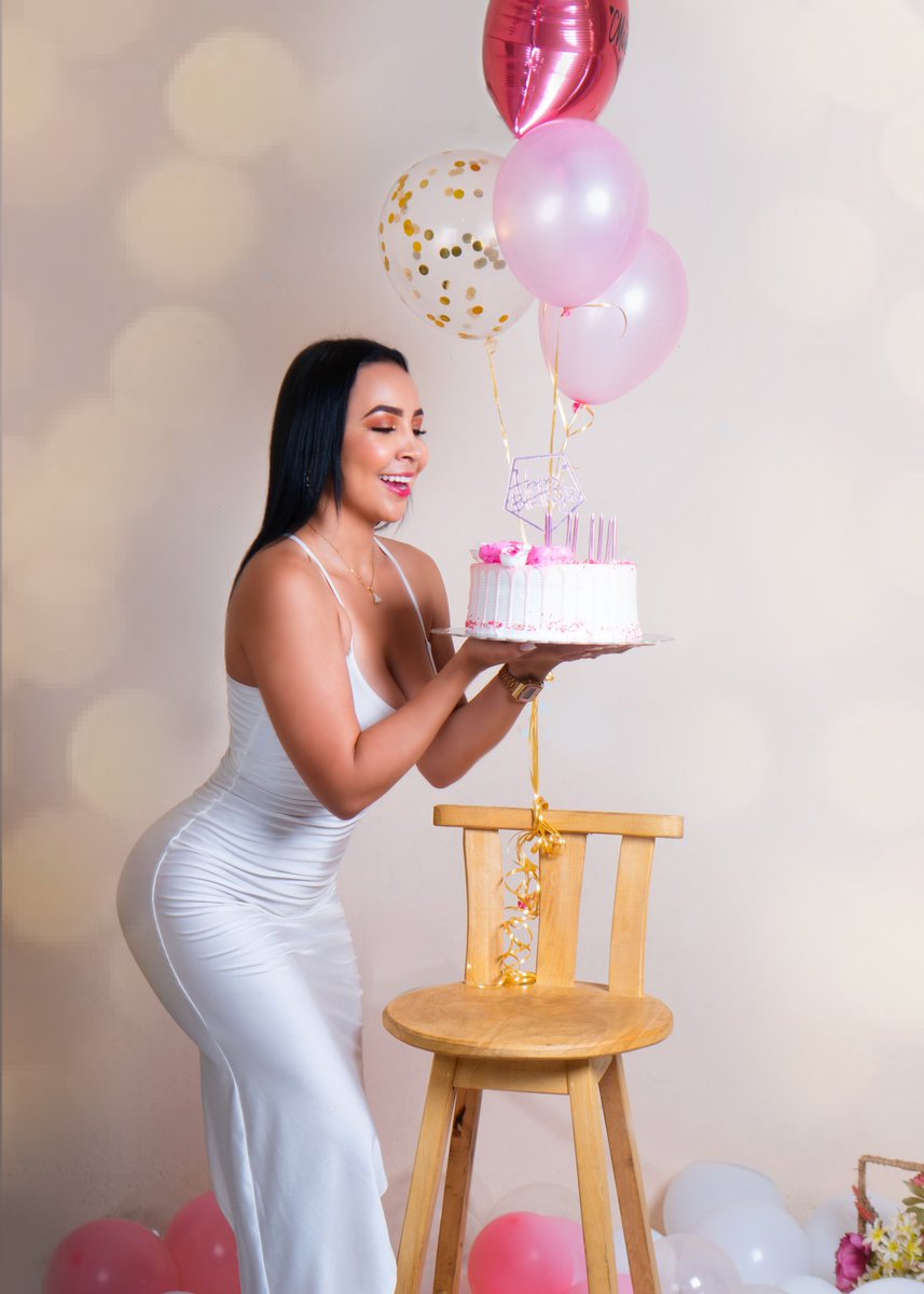 Mashiel_26's tweet photo. 🎉¡Happy birthday to me!🎊

Este año visto de blanquito porque lo asocio con la paz, la pureza, equilibrio y armonía. Todo lo que anhelo siempre en mí 🤍🕊️

#HappyBirthdayToMe https://t.co/0L7eTrQm6a