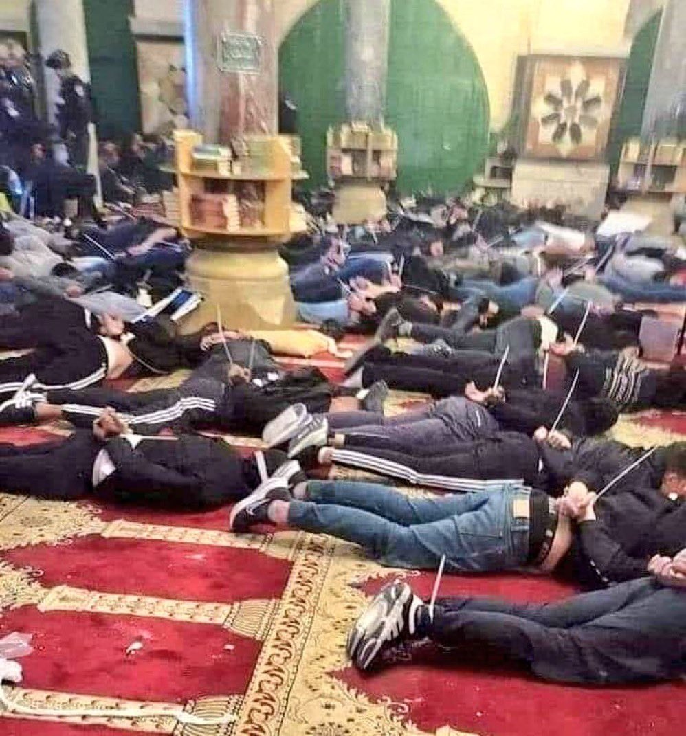 Inside Al Aqsa Mosque 🕌 🥀

Pray for Palestine 🖤🇵🇸