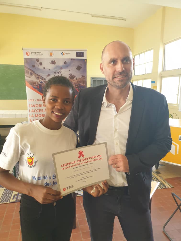 <a href="/franceauburundi/">🇫🇷🇪🇺 La France au Burundi 🇧🇮</a> présent au lancement de l'espace numérique Ideas Box à <a href="/UB_Rumuri/">Burundi University</a> en présence du @MESRS4. Ce projet #UE exécuté par <a href="/BSF_Inter/">Bibliothèques Sans Frontières</a> et <a href="/MagazineJimbere/">Jimbere</a> a recu depuis 01/2023 plus de 600 étudiants au campus de Rohero, accueillis par une dizaine de coachs animateurs