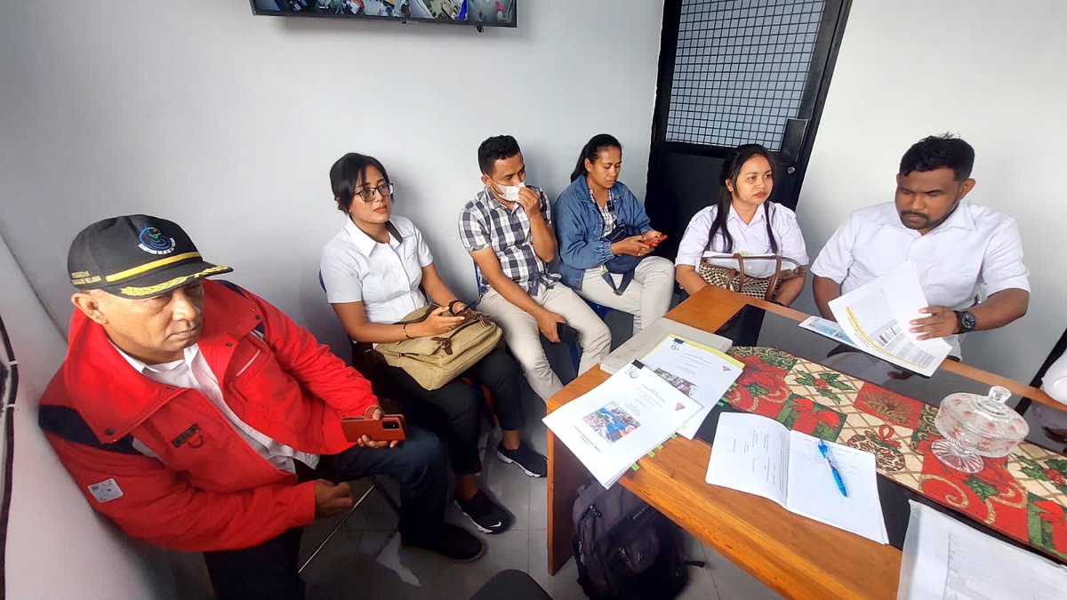Syaiful80896589's tweet photo. (Rabu, 5 April 2023), Saiful A. Soplestuni, Luhkan Kota Ambon. Rapat kerja dan koordinasi data Penyuluh Perikanan Kota Ambon dan Dinas Perikanan Kota Ambon.
#GiatLuhkanSatminkalAmbon
#KotaAmbon
@BP3_Ambon
@puslatluhkp https://t.co/gOs47C4jxC