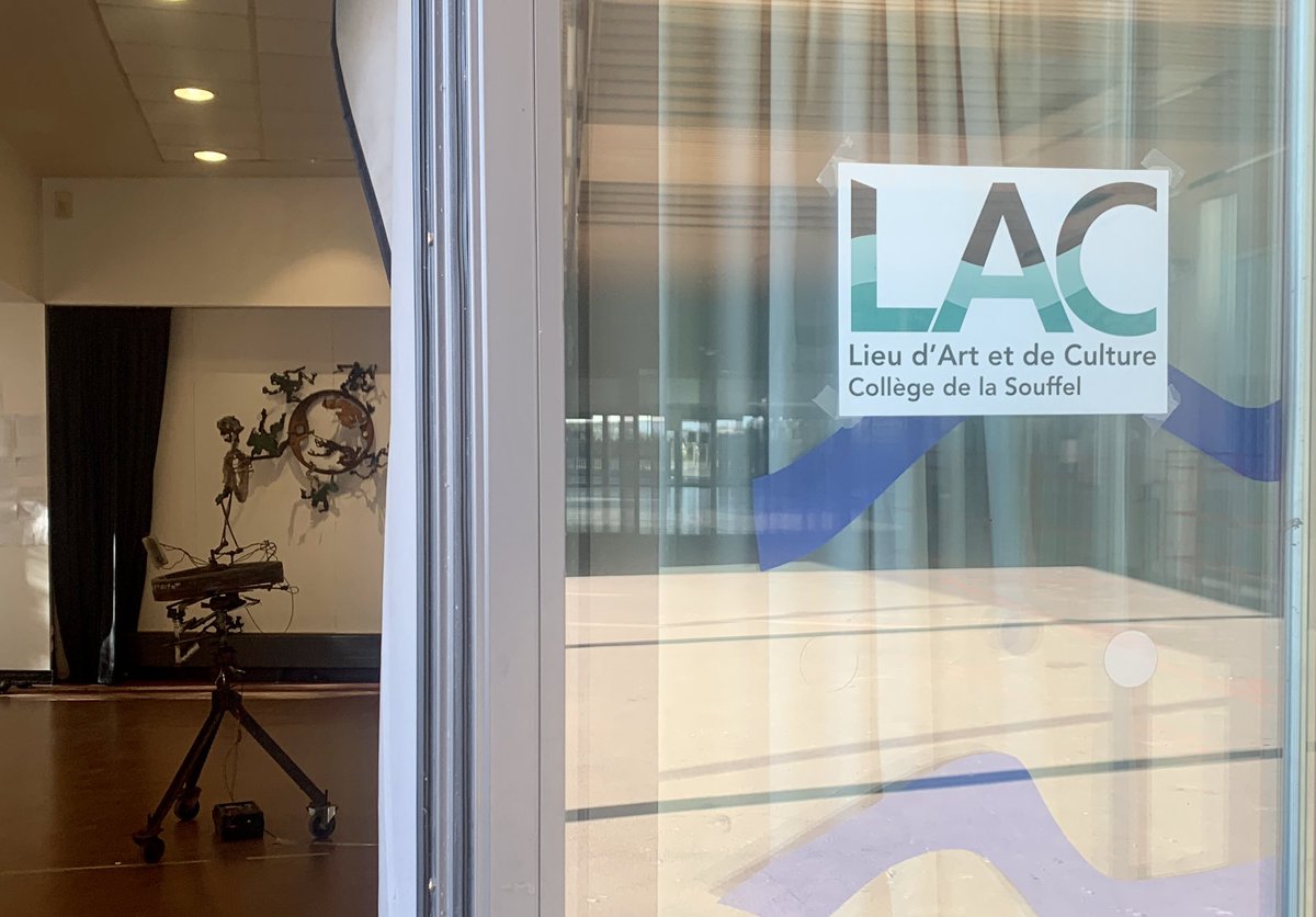 RiehlHelene's tweet photo. De l’art contemporain au collège de l’@acstrasbourg Inauguration du LAC « Lieu d'Art et de Culture" du Collège de la Souffel à Pfulgriesheim. L’artiste Daniel Depoutot présente « les pendules à l’heure » dont les élèves ont réalisé une médiation chorégraphiée @DaacStrasbourg https://t.co/QHjRgXo4yD