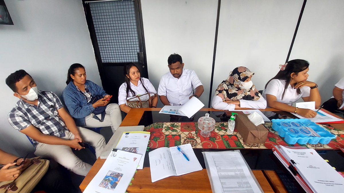 Syaiful80896589's tweet photo. (Rabu, 5 April 2023), Saiful A. Soplestuni, Luhkan Kota Ambon. Rapat kerja dan koordinasi data Penyuluh Perikanan Kota Ambon dan Dinas Perikanan Kota Ambon.
#GiatLuhkanSatminkalAmbon
#KotaAmbon
@BP3_Ambon
@puslatluhkp https://t.co/gOs47C4jxC