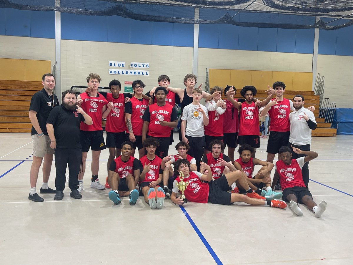 midjerseyheat's tweet photo. 18u vs 17u in the Championship! 18u holds on by 9 points for the victory! We all win! https://t.co/053OXqKzdx