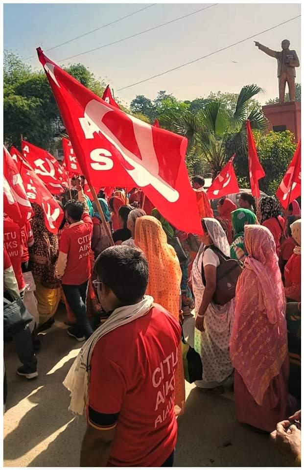 bimanpatra2's tweet photo. #WorkerFarmerRally https://t.co/3zL7P3qhy7