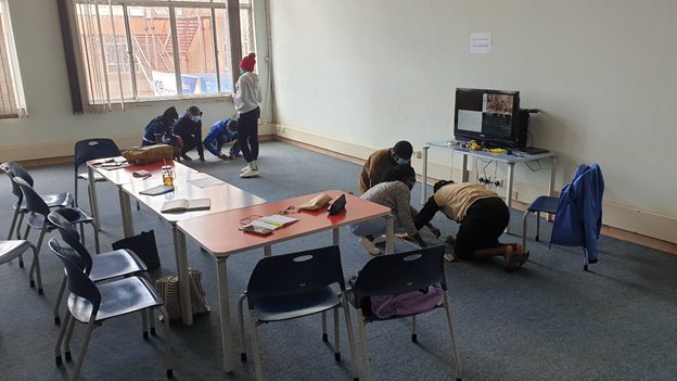 flesymz's tweet photo. Workshop topic: Misinformation - Deepfake and Cheap Fake. We brainstormed strategies for detecting and avoiding fake news, with a focus on manipulated media. Participants learned valuable skills for becoming #InfoPowered information consumers. @Info_Activism #DataDetoxKitKE https://t.co/Zd4Z9Cy6zX