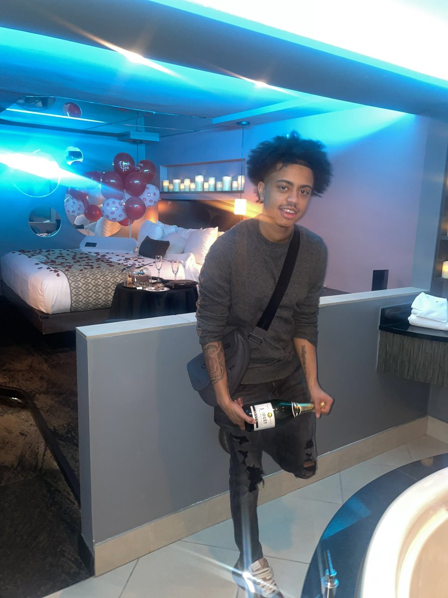 stackz_773's tweet image. THE CHOSEN ONE. THE GOLDEN ONE.Thank God for another 365🖤 #23innaraq