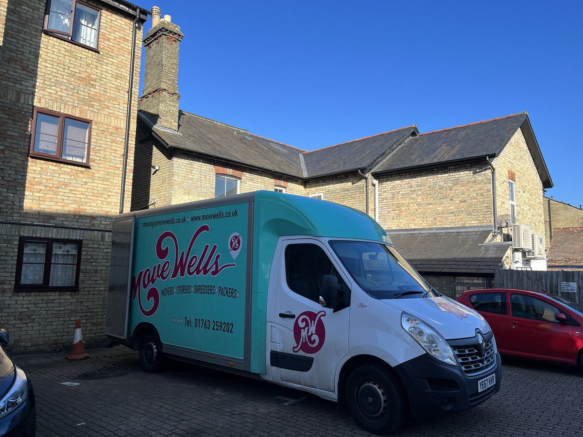 MoveWells removals protecting our customers floors doors and possessions 01763 259202 moving@movewells.co.uk  #Familybusiness #RoystonRemovals #Roystonbusiness #localbusiness #Royston #hertfordshire #moving #movinghome #movinghouse