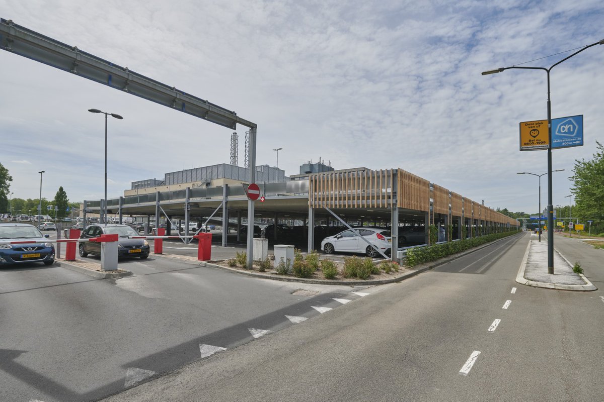 Van Ee Staalspecialisten heeft met hun #Staaltotaal concept parkeergarage P1 voor het Gelre Ziekenhuis gebouwd. Het resultaat is een moderne en functionele garage die naadloos aansluit op de wensen van het ziekenhuis en haar bezoekers. #VanEeStaalspecialisten #ContinentalCarParks
