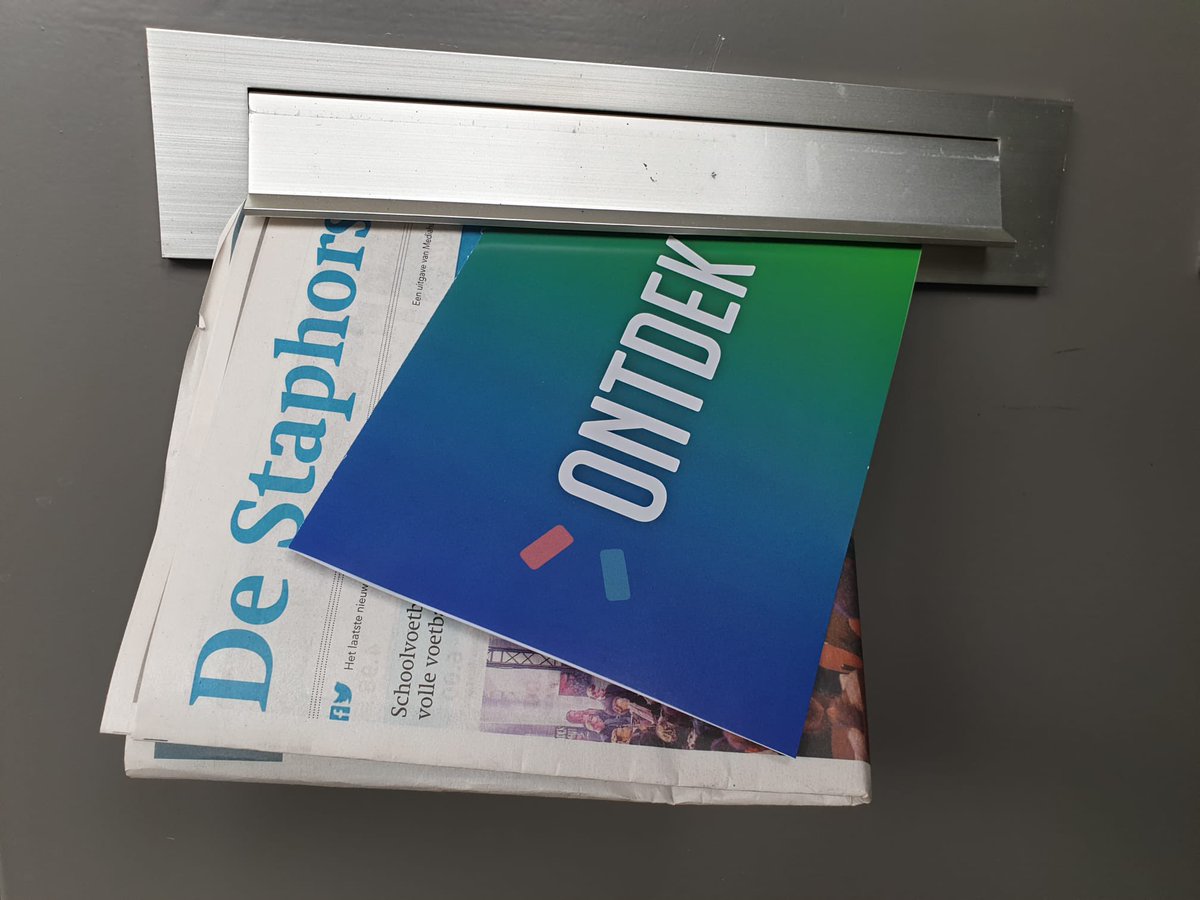 𝗛𝗲𝗯 𝗷𝗶𝗷 𝗱𝗲 𝗢𝗻𝘁𝗱𝗲𝗸 𝗦𝘁𝗮𝗽𝗵𝗼𝗿𝘀𝘁 𝗳𝗹𝘆𝗲𝗿 𝗮𝗹 𝗴𝗲𝘇𝗶𝗲𝗻? 🗞️ 
Gisteren is er met De Staphorster een flyer bezorgd met informatie over de website en social media van Ontdek Staphorst 👌👀