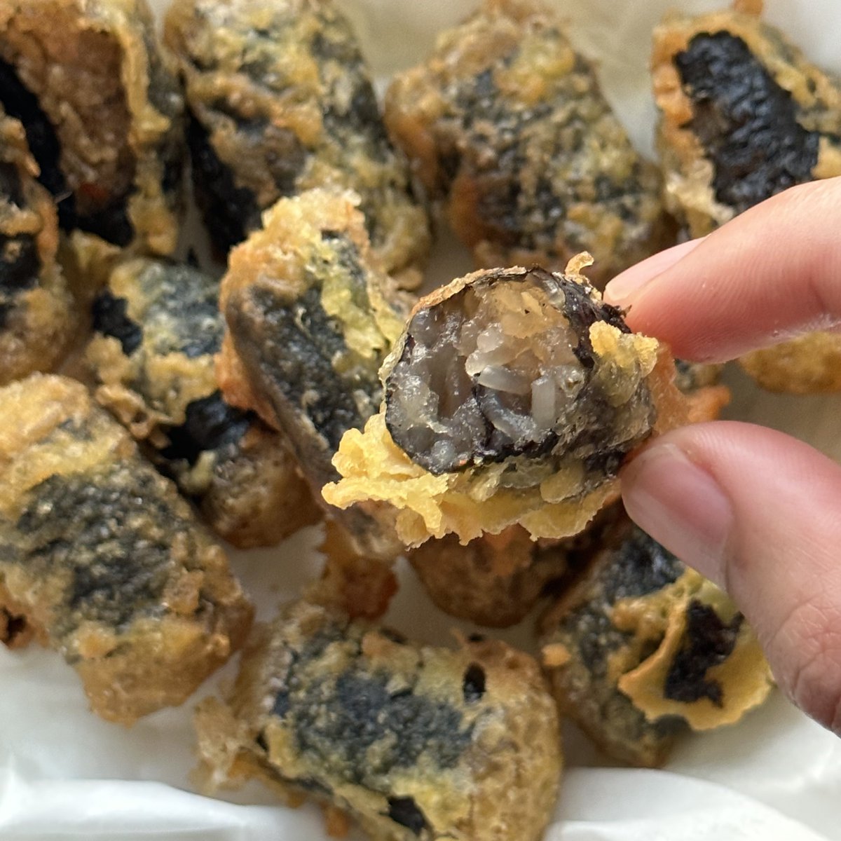 iconnnz's tweet photo. อร่อยตะโกนนนนนนนนนนนนนนนนนน ขอบคุณชาวทวิตที่ป้ายยาคิมมาริร้านนี้มาให้ อร่อยมาก ทอดประมาณ 10 นาที ไส้แน่น กรอบกรุบ 🤤 https://t.co/zdWW9qPs2a