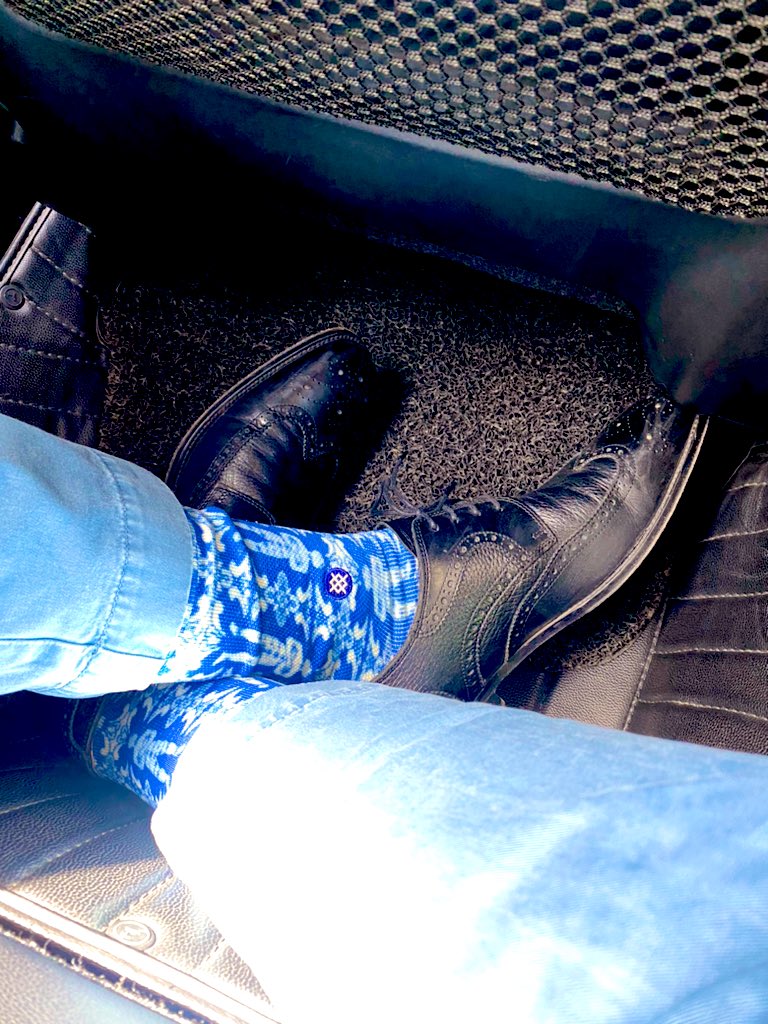 simplykalakaar's tweet photo. What’s life with boring socks 🤓 Does this qualify for any trend 🤔 #SocksTwitter maybe 😂 https://t.co/YWX7s0LO7e
