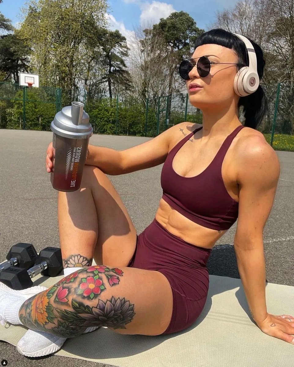 Why settle for just ‘good’ gains when you can have ‘sun-kissed’ gains? ☀️💪😉 

📸 IG: @lex_fituk

#PhysiqApparel #SpringFit #FitFam #SportsApparel