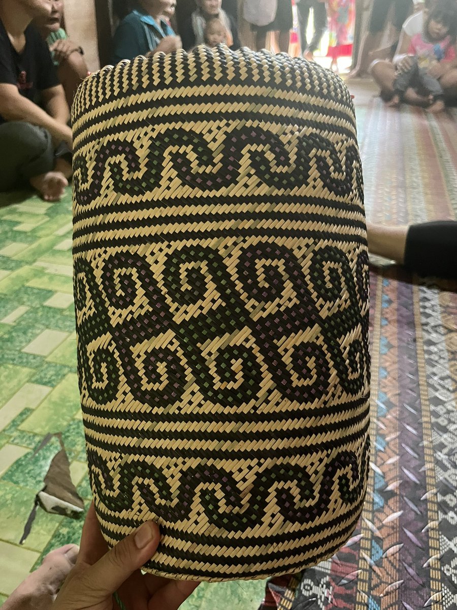 Let’s go to the #digitalclip. Have a listen as <a href="/rachelkelly360/">Rachel Kelly</a> &amp; 🙋🏻‍♂️ keep the focus on #EcoMoney &amp; preserving #tradition &amp; weaving #sustainability into business.

omny.fm/shows/moneyfm-… #podcast <a href="/TanotiCrafts/">Tanoti Crafts | Minting Now!</a> <a href="/SarawakTravel/">Sarawak Travel, Malaysia, Borneo</a> <a href="/MilkenInstitute/">Milken Institute</a> <a href="/helene_wpli/">Helene Li ✨🍀💜</a> <a href="/Brent_Huffman/">Brent E. Huffman</a> <a href="/ValaAfshar/">Vala Afshar</a>