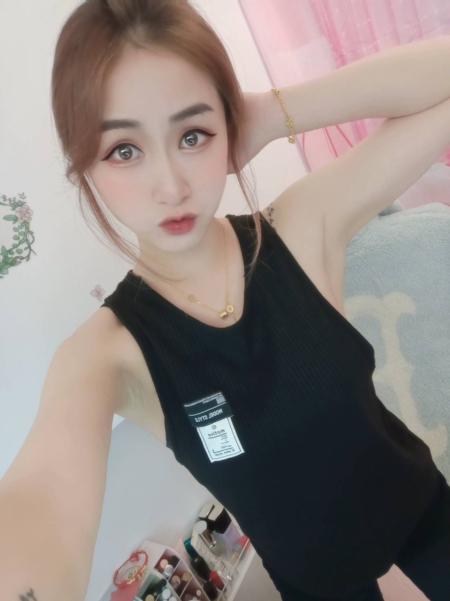 Hanfei0202's tweet photo. 夏天快到了 無袖已出動~~~ https://t.co/grAWTGLbdD