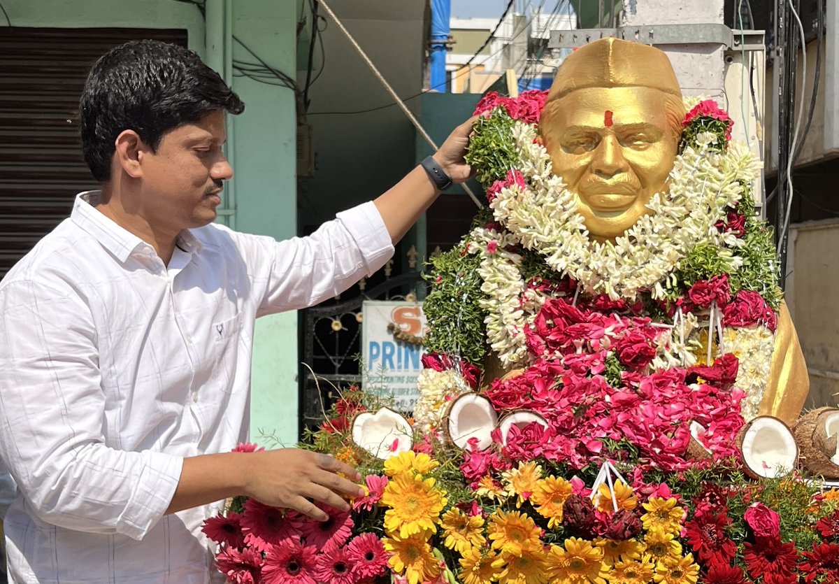 JAGANBRS's tweet photo. Paid floral tributes to Dr. Babu Jagjivan Ram on his birth anniversary https://t.co/ocqYzfQkfn
